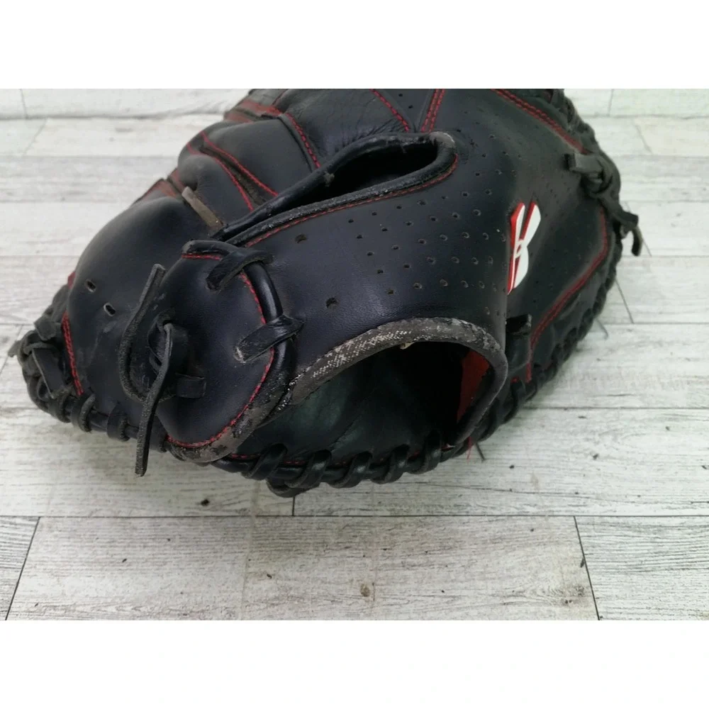 Under Armour Youth Catchers Mitt RHT UACM-100A Black Red Stitch Baseball Glove
